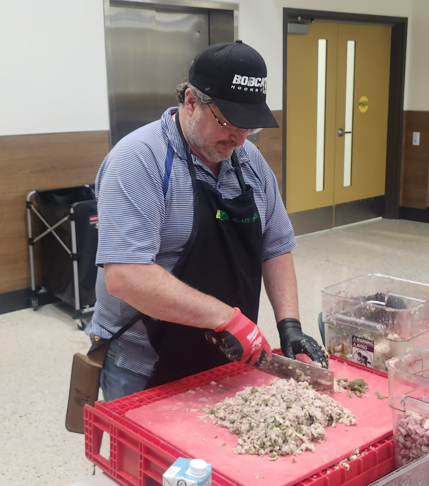 Kelly Ryback supporting community food bank service